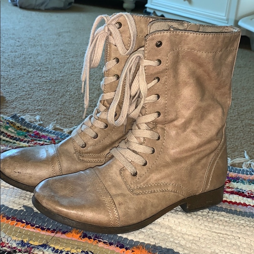 Cream boots - Picture 2 of 3